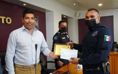 Reconoce Ayala Robles a policías por labores sobresalientes