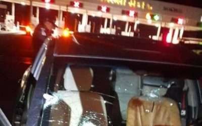 Balean a pareja en carretera Escénica