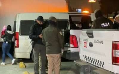 Escondían a 75 migrantes extranjeros en camión de mudanza; cruzar a EU era el objetivo