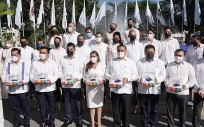 Firma Ayala Robles acuerdo de hermanamiento de Ensenada con Cancún