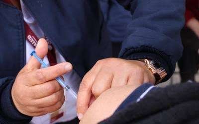 Iniciará este miércoles aplicación de refuerzo a policías y bomberos