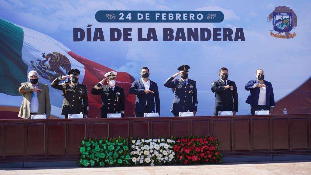 Conmemoran autoridades civiles y militares el Día de la Bandera de ...