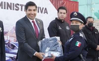 Entregó Armando Ayala uniformes a Policías Municipales
