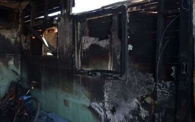 Ayudan a familia afectada por incendio en Col. Ruíz Cortines