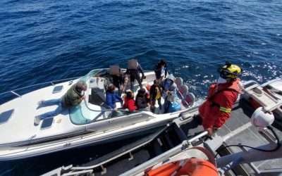 Rescata SEMAR a 9 tripulantes varados cerca de La Misión