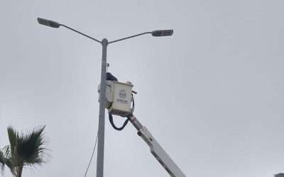 Remplazará servicios públicos postes de luz en Playa Hermosa