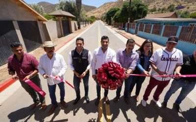 Inaugura Armando Ayala pavimentación de calle en Santo Tomás