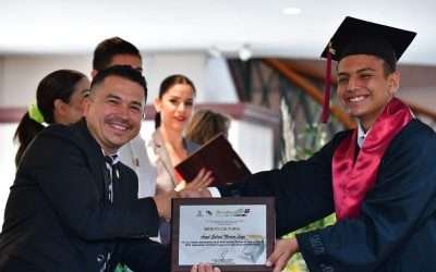 Egresan más de 450 jóvenes ensenadenses de CECyTE BC