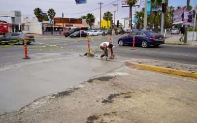 Trabajan cuadrillas de infraestructura en rehabilitación vial sobre Blvd. Costero