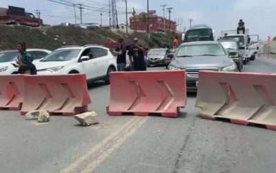 Colapsan tránsito en Carretera Transpeninsular tras manifestación