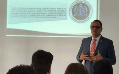 Sostiene FGE acercamiento con futuros abogados de Ensenada