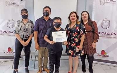 Reciben 474 alumnos de Ensenada, becas de aprovechamiento y educación especial