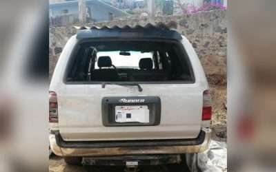 Tras cateo, agentes de la FGE recuperan auto robado