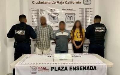 Captura Fuerza Estatal a dos hombres y mujer con arma de fuego