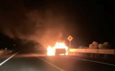 Se registró incendio de automóvil en carretera Ensenada-Tecate
