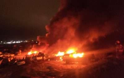 Incendio en corralón de Ensenada daña 283 automóviles