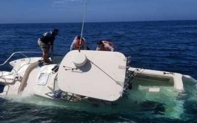 Rescató SEMAR a participantes de torneo de pesca, de embarcación inundada