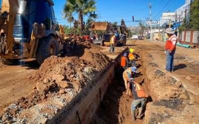 Repone CESPE línea de conducción de agua potable en Zona Centro