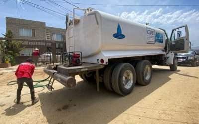 Lleva CESPE agua en pipas a zonas con suspensión del servicio