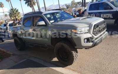 Capturan a pareja de jóvenes con auto robado en Rosarito