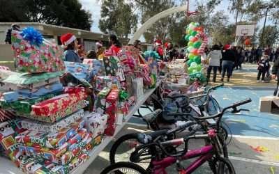 Llevan regalos alumnos y personal de COBACH BC a niñez de escasos recursos