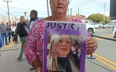 Madre de Daena Segura pide colaboración de la ciudadanía para capturar al feminicida de su hija