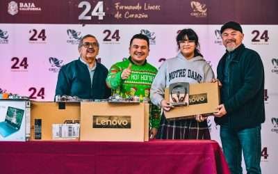 Entrega CECyTE laptops a estudiantes