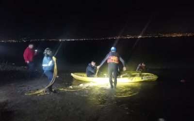 Salvan Policía Municipal y Bombero a hombre que se ahogaba en estero