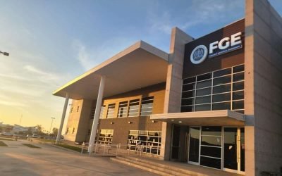 Agreden a agente de la FGE por aprehender a mujer homicida