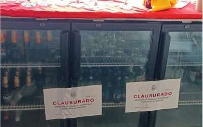 Clausuró Dirección de Comercio tres negocios por venta ilegal de alcohol
