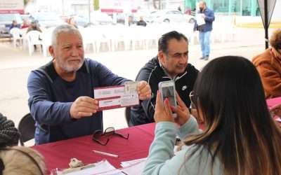 Inicia Bienestar entrega de tarjetas de cobro de pensión para adultos mayores