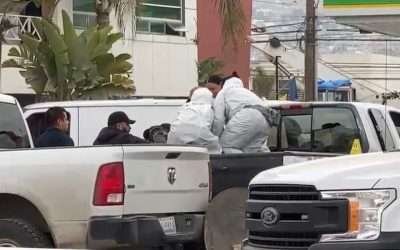 Capturaron a dos sujetos tras abandonar auto con 7 cadáveres en Tijuana
