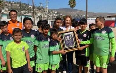 Apadrina Rocío López Gorosave a Club Real Azteca