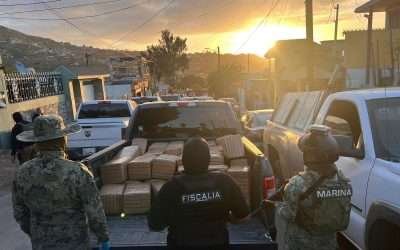 Incauta FGE 800 Kg. de droga, armas, balas y equipo táctico, tras cateo en Ensenada