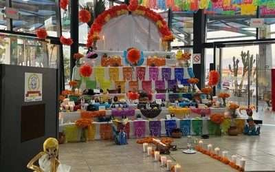 Honra Sindicato de Burócratas a sus difuntos con altar de muertos