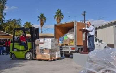 Entrega COBACH BC víveres en apoyo a damnificados por Huracán Otis