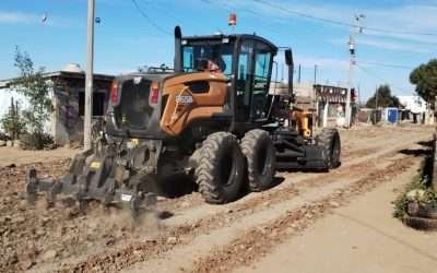 Inició raspado de calles de San Quintín, con nueva maquinaria