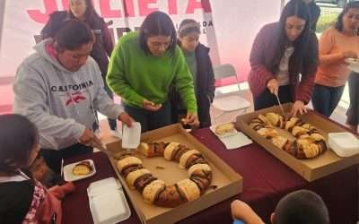 Celebran Mónica Vargas y Julieta Ramírez, día de reyes con niños de Maneadero