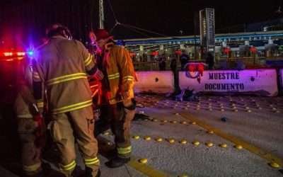 Migrante queda atorado en alambre de púas al intentar cruzar a EU