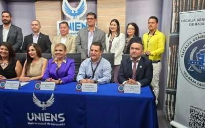 Firman FGE y UNIENS convenio de colaboración en beneficio de estudiantes