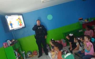 Imparten pláticas de seguridad escolar para menores en cursos de verano