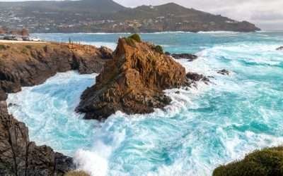 Muere pescador al caer al mar tras maniobrar panga