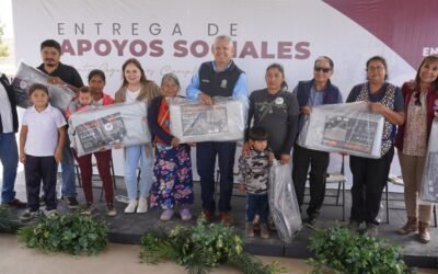 Entrega Gobierno Municipal apoyos sociales a familias de Maneadero