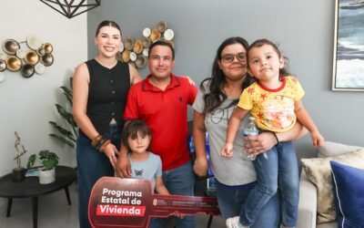 Entregó Marina del Pilar llaves de nuevo hogar a familia mexicalense