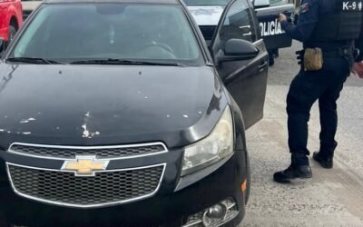 Aseguran municipales a menor de edad con auto robado