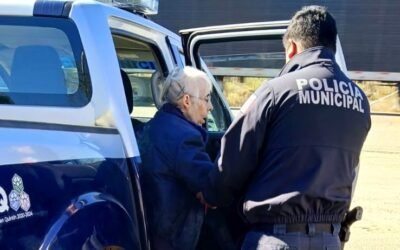 Auxilian municipales de San Quintín a mujer estadounidense extraviada