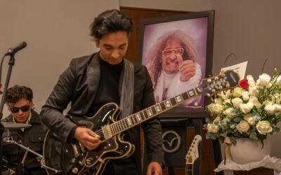 Despiden, entre flores blancas, al ícono y leyenda del rock en Tijuana