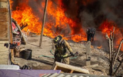 Localizan a dos personas calcinadas tras fuerte incendio en Leandro Valle