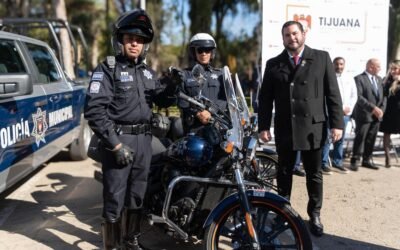 Entregó alcalde Ismael Burgueño patrullas y equipamiento a policías en su día