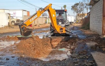 Atiende CESPE derrame de aguas residuales tras ruptura de emisor en Av. Pedro Loyola